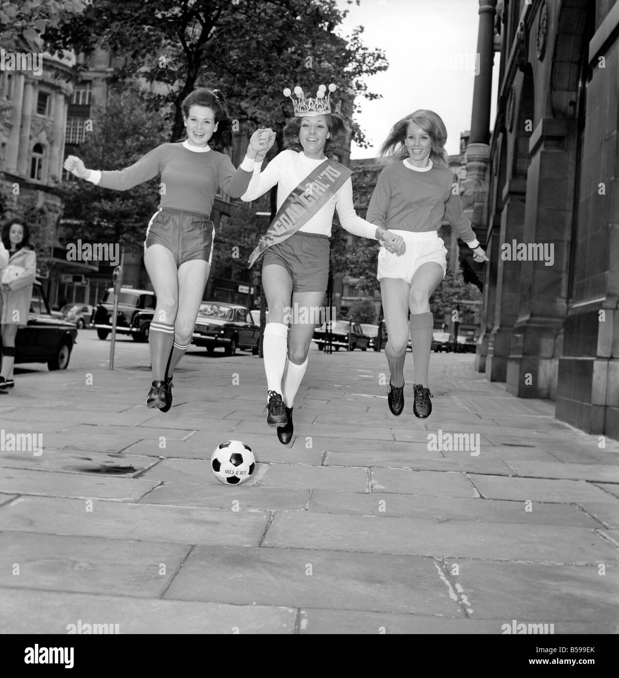 Obiettivo di Miss. La Gran Bretagna═s n. 1 ragazza tifoso. Presso la struttura The Waldorf Hotel in Londra dieci finalisti sono stati presenti per prendere parte all'obiettivo Foto Stock