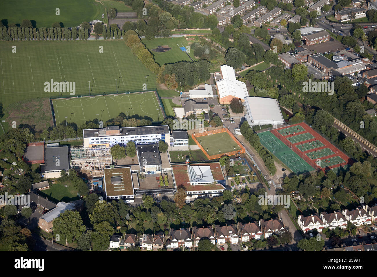 Vista aerea del nord est di Dulwich alta scuola i campi da gioco di calcio tennis case suburbane di Londra SE22 Inghilterra REGNO UNITO Foto Stock
