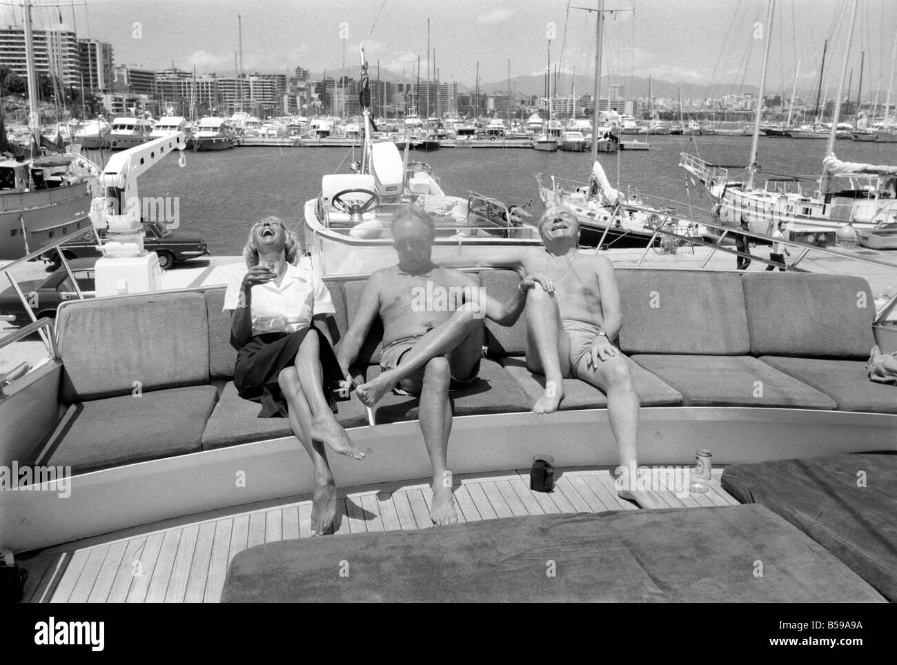 Freddie Laker: Imprenditore con la sua barca a motore in Maiorca. Luglio 1981 81-03733A-001 Foto Stock
