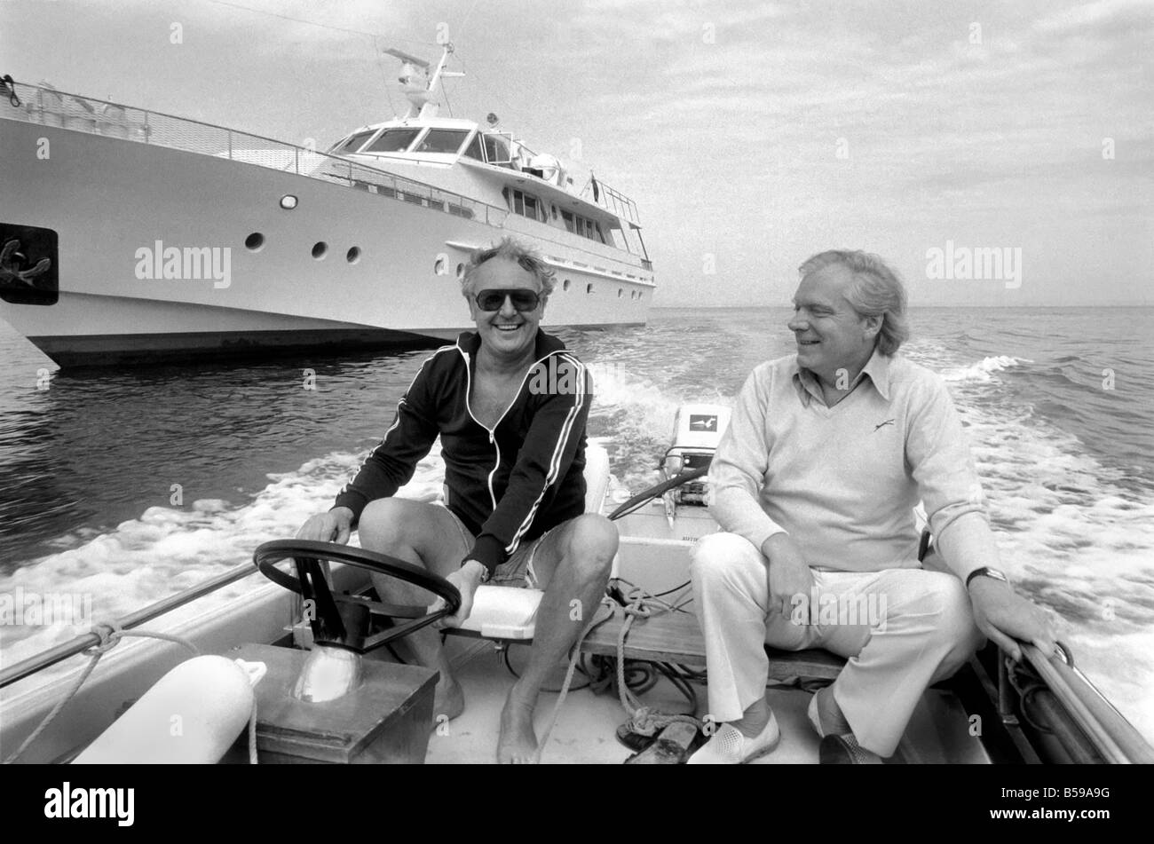 Freddie Laker: Imprenditore con la sua barca a motore in Maiorca. Luglio 1981 81-03733A-004 Foto Stock