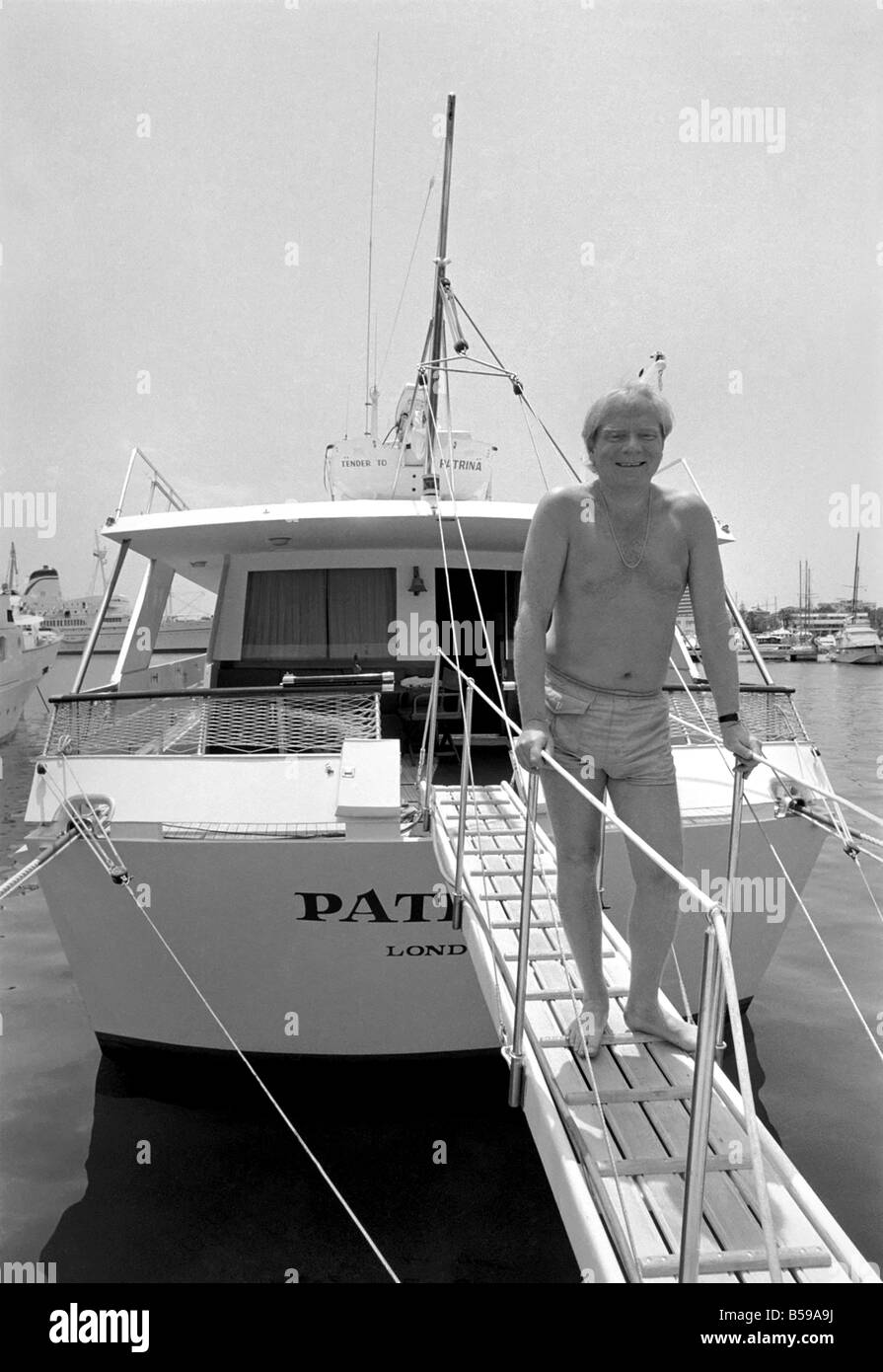 Freddie Laker: Imprenditore con la sua barca a motore in Maiorca. Luglio 1981 81-03733A-006 Foto Stock