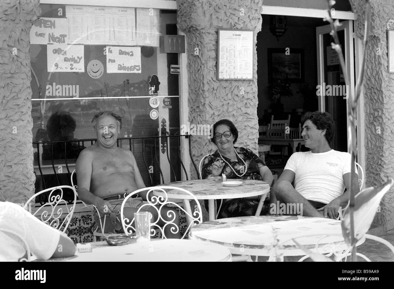 Freddie Laker: Imprenditore con la sua barca a motore in Maiorca. Luglio 1981 81-03733A-013 Foto Stock