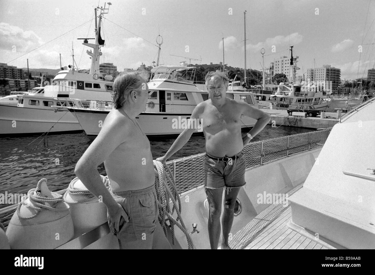 Freddie Laker: Imprenditore con la sua barca a motore in Maiorca. Luglio 1981 81-03733A-014 Foto Stock
