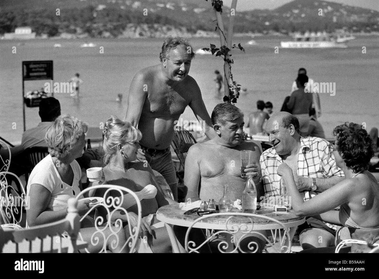 Freddie Laker: Imprenditore con la sua barca a motore in Maiorca. Luglio 1981 81-03733A-016 Foto Stock
