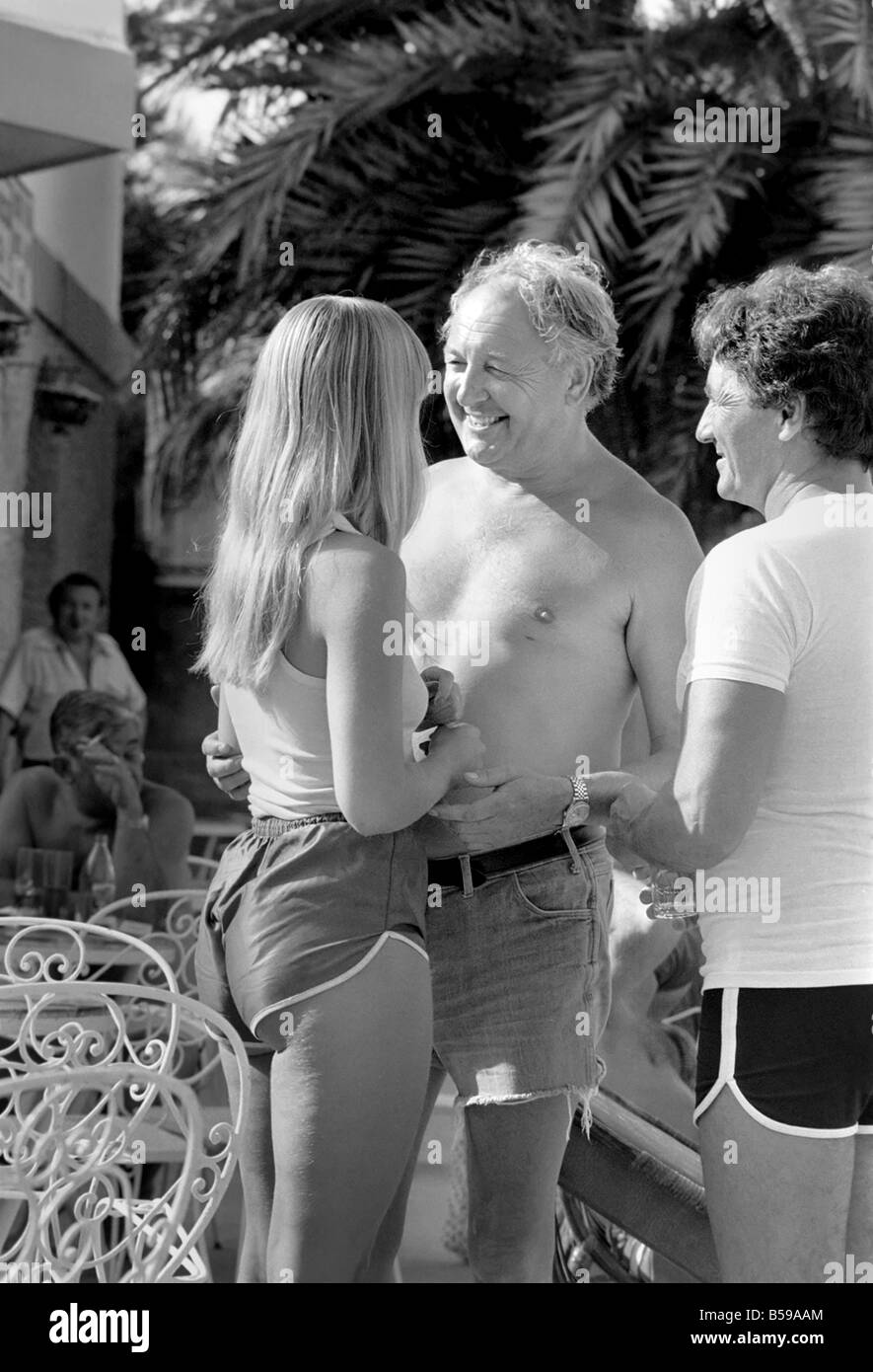 Freddie Laker: Imprenditore con la sua barca a motore in Maiorca. Luglio 1981 81-03733A-017 Foto Stock