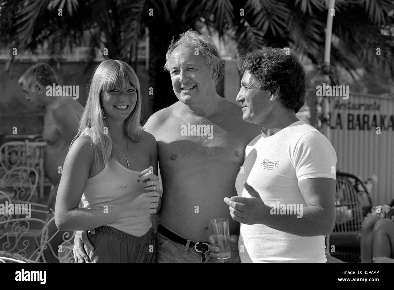 Freddie Laker: Imprenditore con la sua barca a motore in Maiorca. Luglio 1981 81-03733A-018 Foto Stock