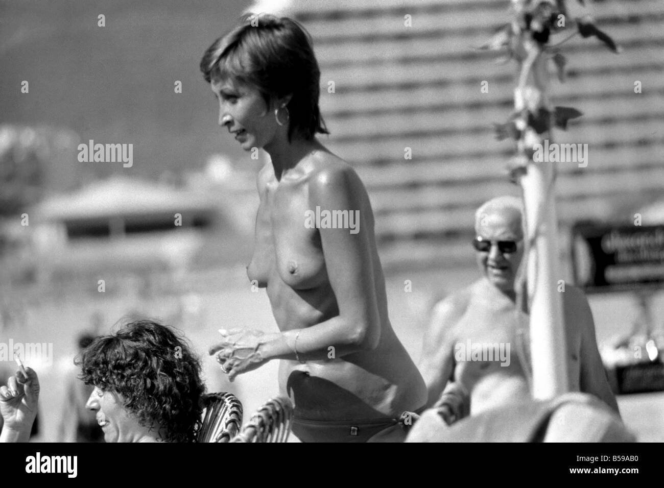 Freddie Laker: Imprenditore con la sua barca a motore in Maiorca. Luglio 1981 81-03733A-020 Foto Stock