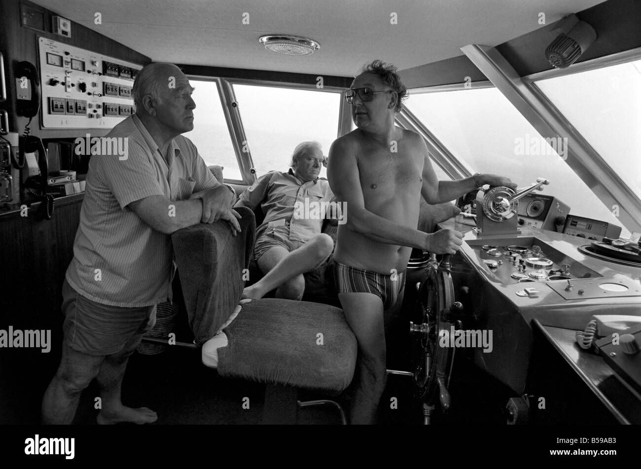 Freddie Laker: Imprenditore con la sua barca a motore in Maiorca. Luglio 1981 81-03733A-021 Foto Stock