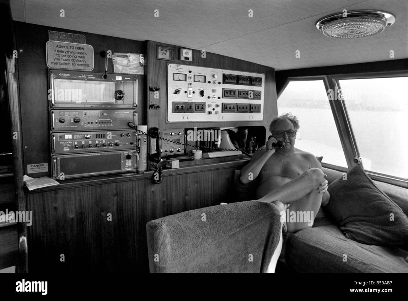 Freddie Laker: Imprenditore con la sua barca a motore in Maiorca. Luglio 1981 81-03733A-022 Foto Stock