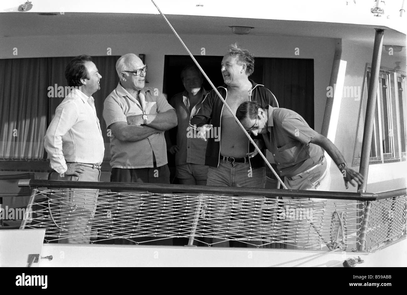 Freddie Laker: Imprenditore con la sua barca a motore in Maiorca. Luglio 1981 81-03733A-023 Foto Stock