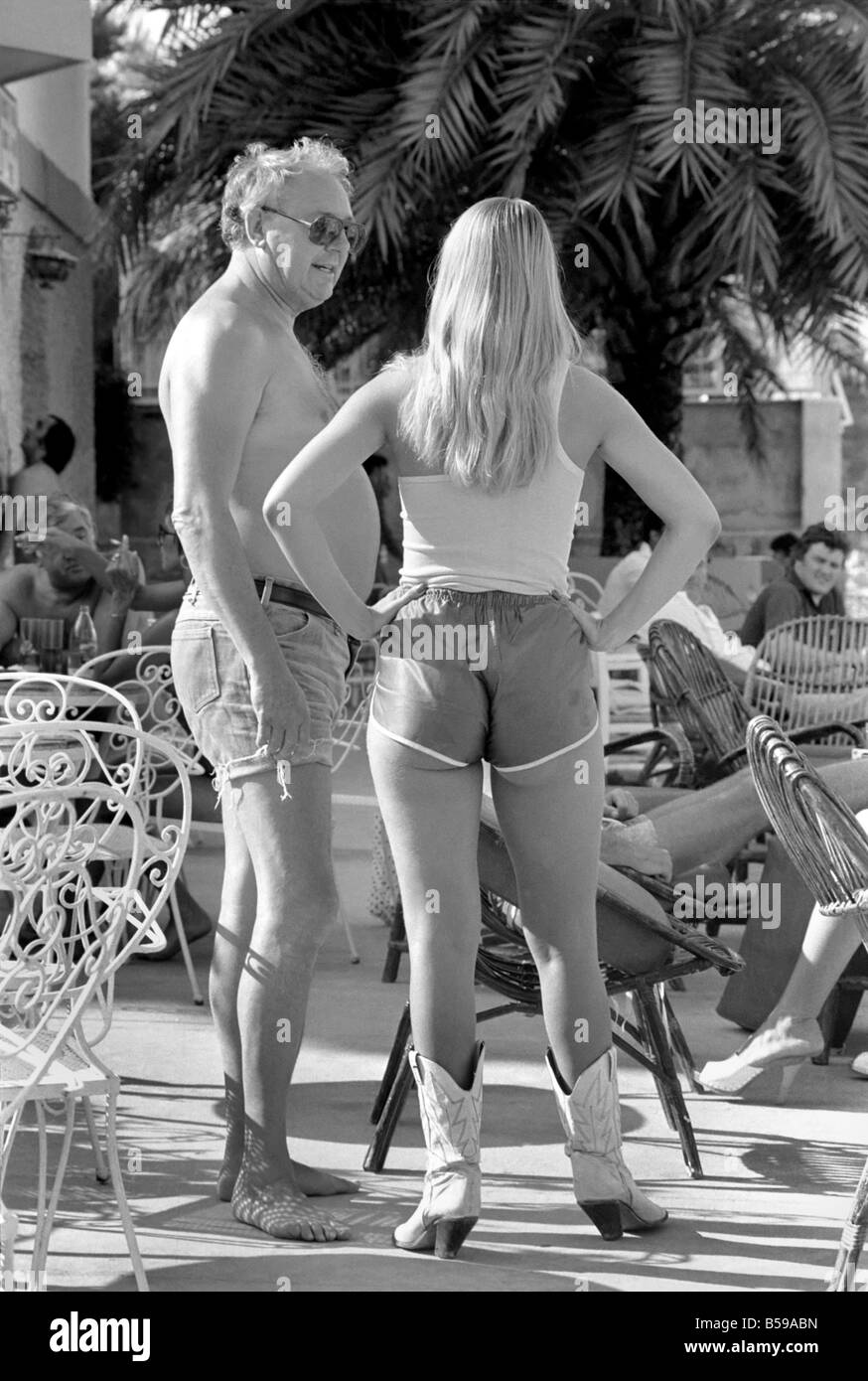 Freddie Laker: Imprenditore con la sua barca a motore in Maiorca. Luglio 1981 81-03733A-027 Foto Stock