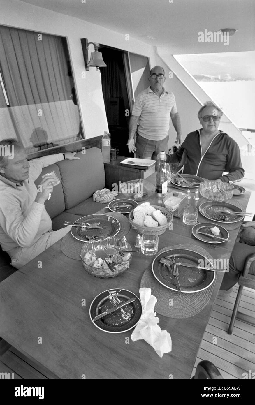 Freddie Laker: Imprenditore con la sua barca a motore in Maiorca. Luglio 1981 81-03733A-029 Foto Stock
