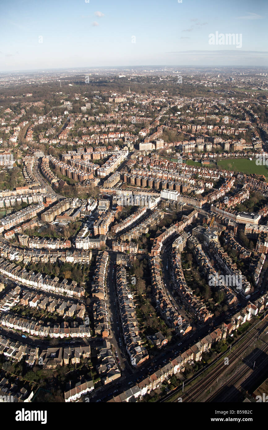 Vista aerea del nord est di case suburbane di West Hampstead linea ferroviaria Cricket Club West End Lane Pandora Road London NW6 NW3 Regno Unito Foto Stock