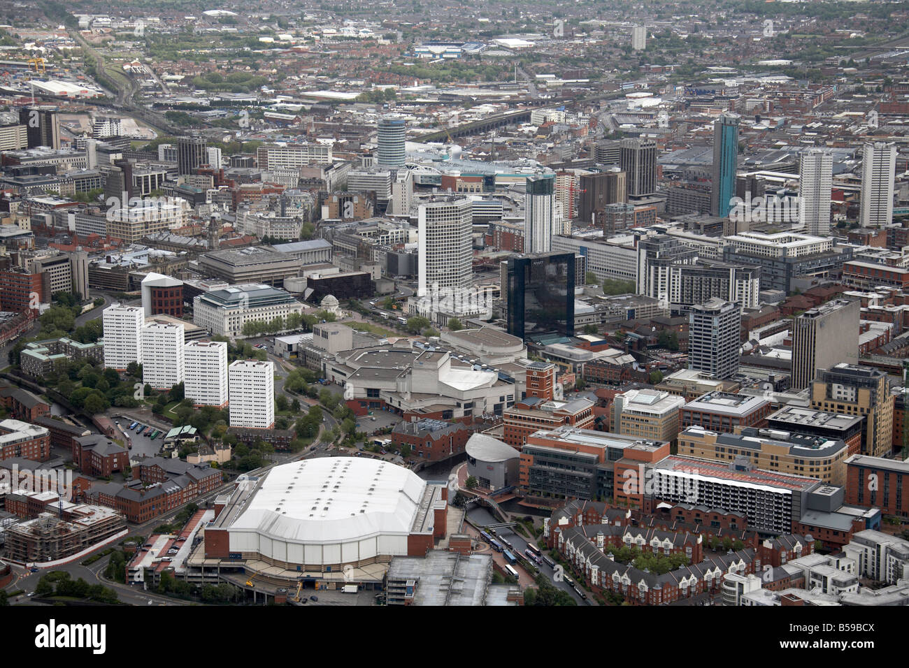 Vista aerea est del National Indoor Arena Birmingham Repertory Theatre blocchi a torre canal modo Danielle torri centro città B1 Foto Stock