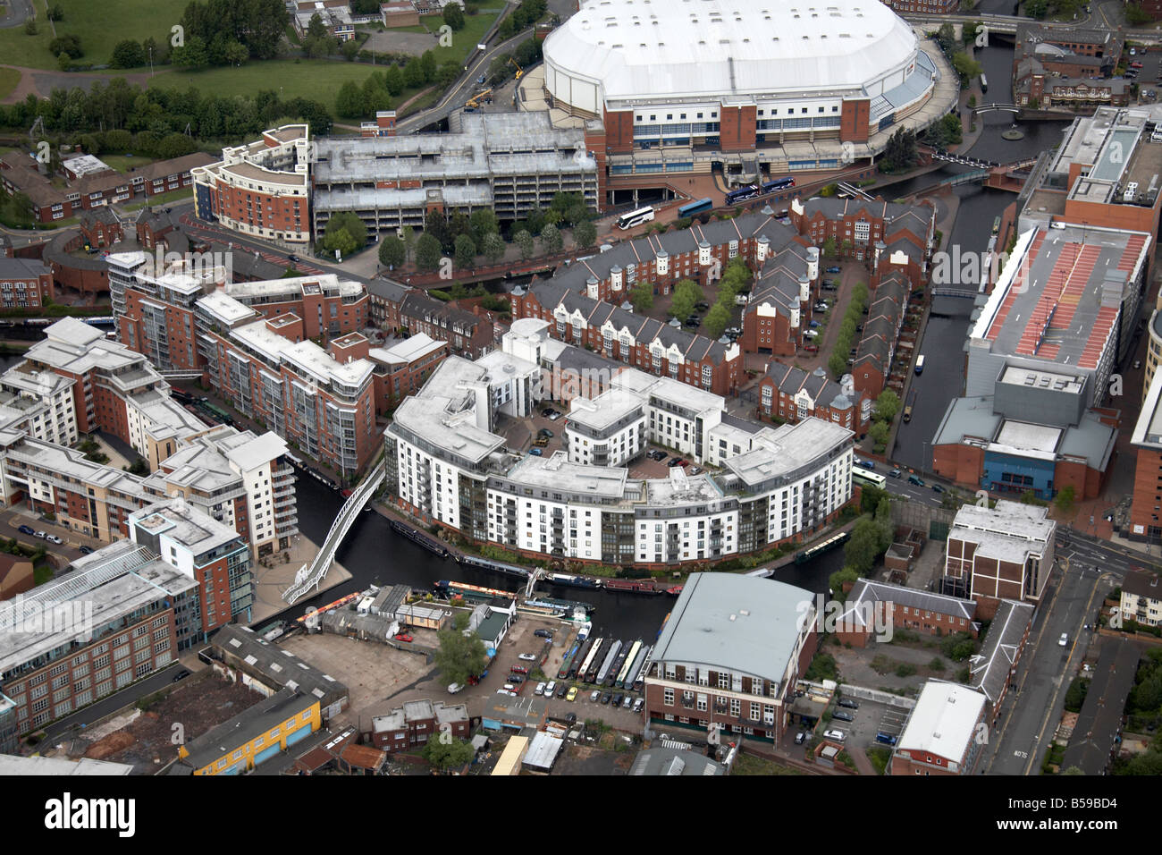 Vista aerea del nord est del National Indoor Arena Sheepcote Street canal appartamento blocca il Crescent Theatre Birmingham City Foto Stock