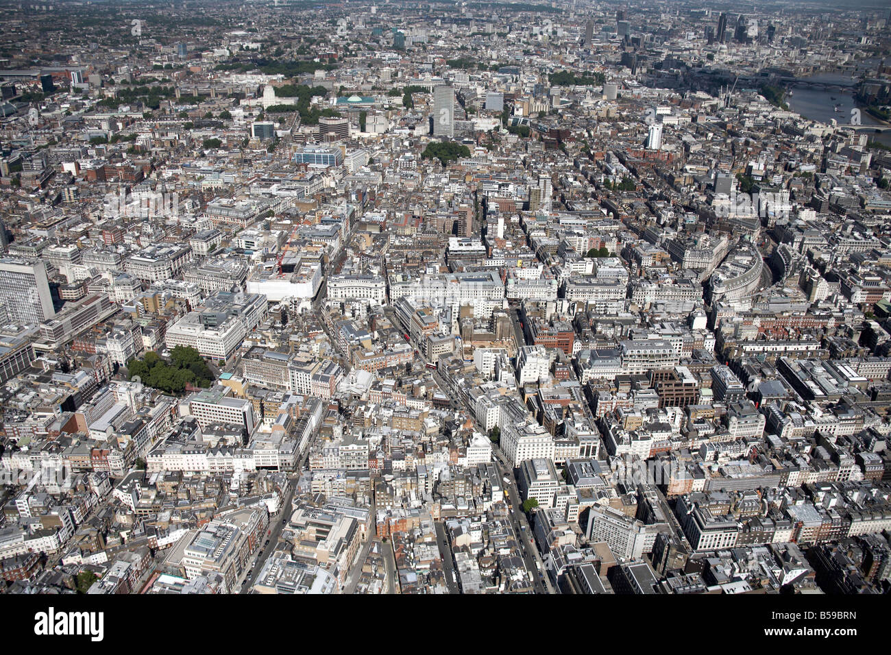 Vista aerea del nord est della città interna torre edifici isolati Regent St Hanover Square Conduit St nuovo Bond St Mayfair Soho Londra Foto Stock