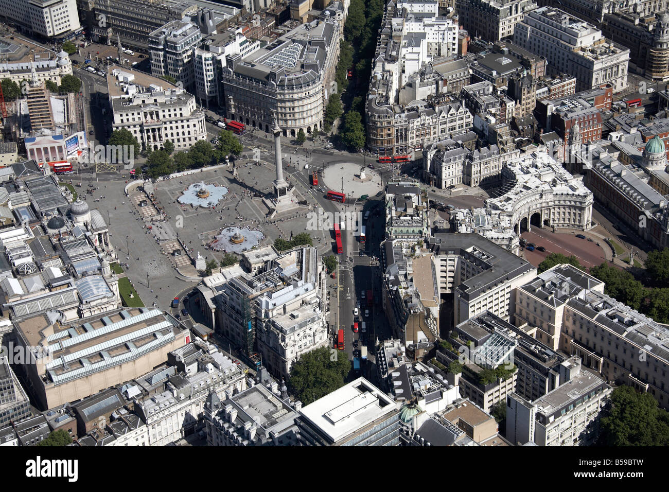 Vista aerea del sud est di Trafalgar Square The Strand Whitehall Cockspur Street Nelson Colonna s National Gallery London WC2 UK Foto Stock