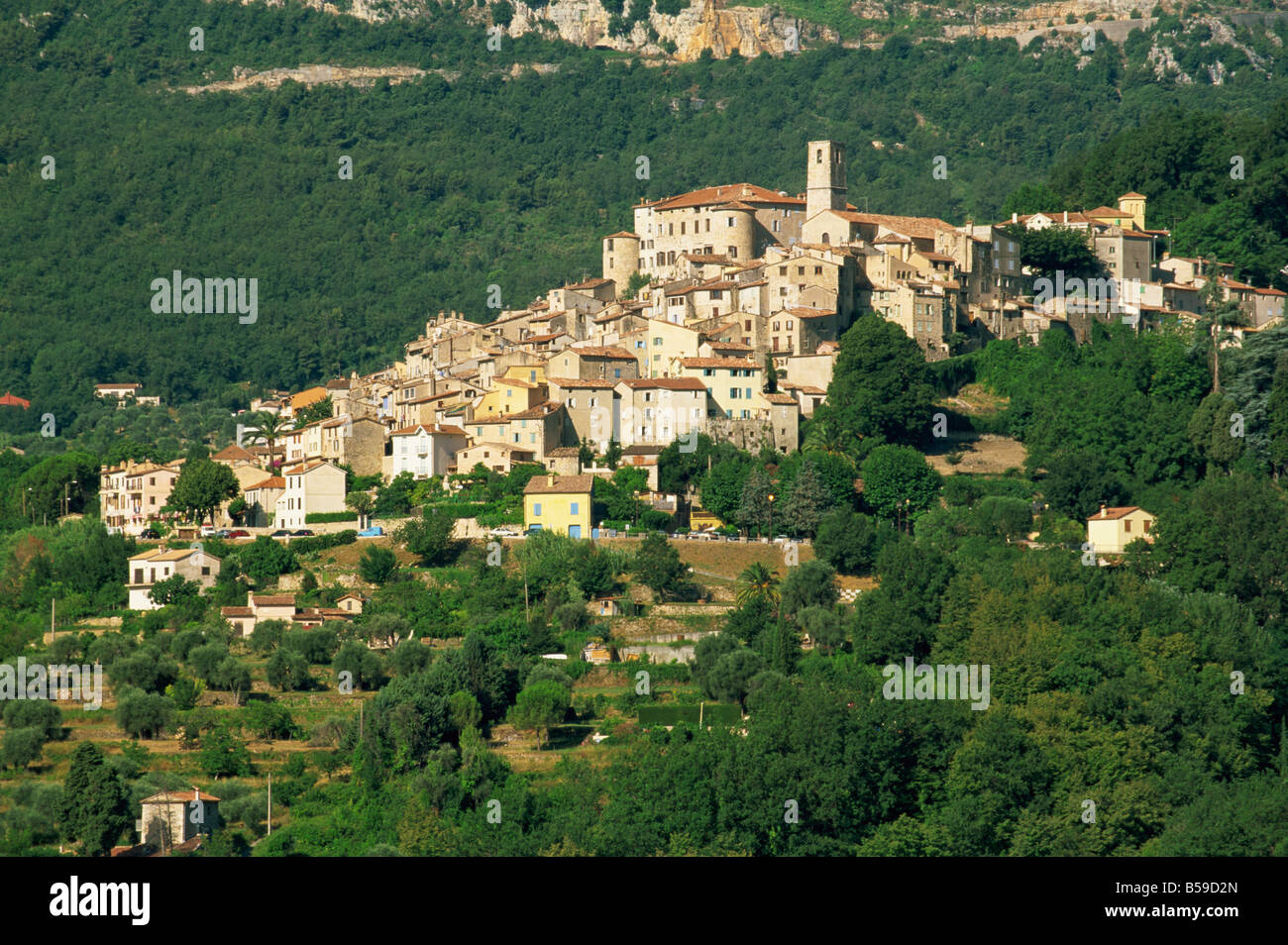 Borgo di Le Bar sur Loup sopra valle del Loup Alpes Maritimes Provence Francia Europa Foto Stock