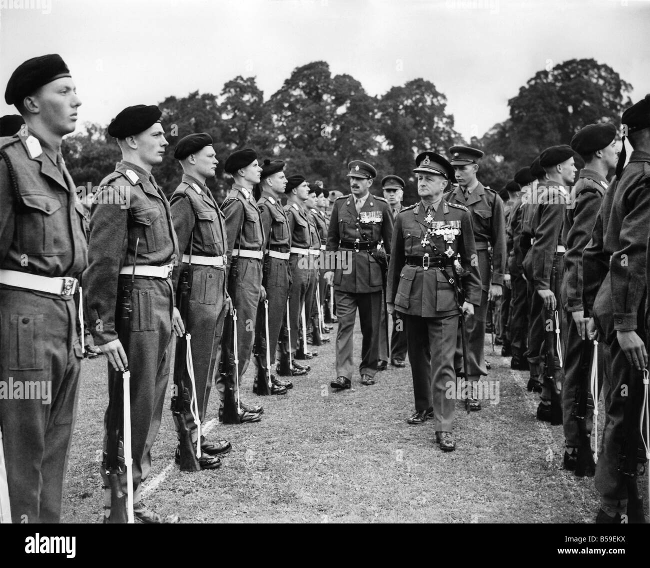 Sala Eaton Officer Cadet School passando-out parade. Agosto 1951 &#13;&#10;P005715 Foto Stock