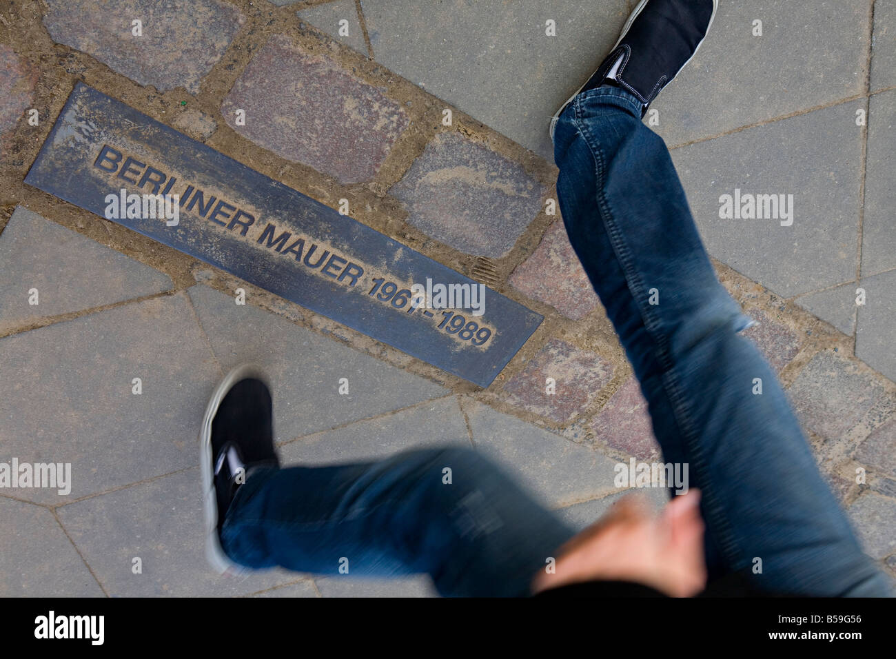 Camminare su di dividere la Berliner Mauer 1961 - 1989 Foto Stock