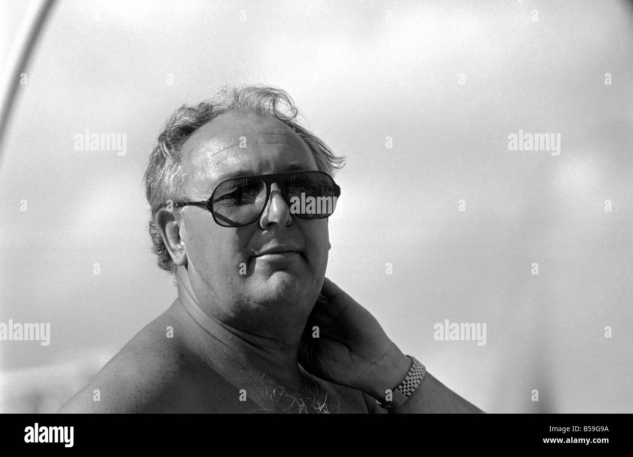 Freddie Laker sulla sua barca a motore di Maiorca. 81-03733-004 Foto Stock