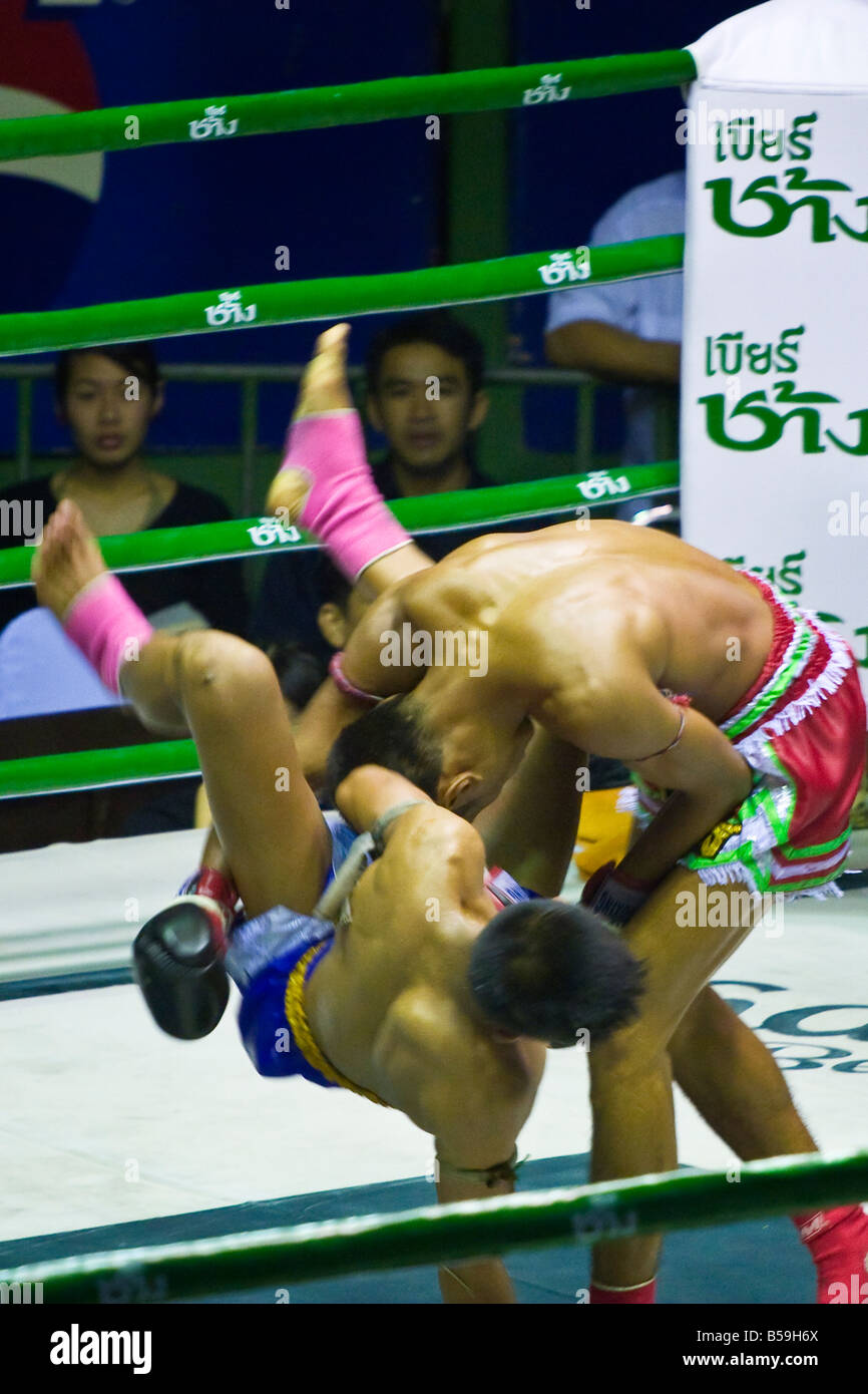 Muay Thai - buttare Foto Stock