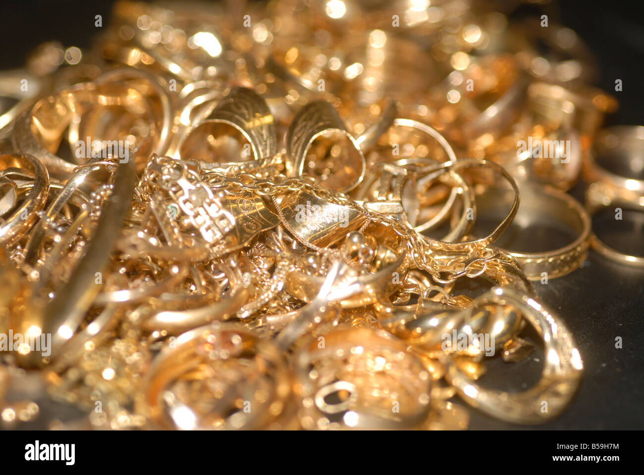 18 K Oro, anelli e altri gioielli Foto Stock