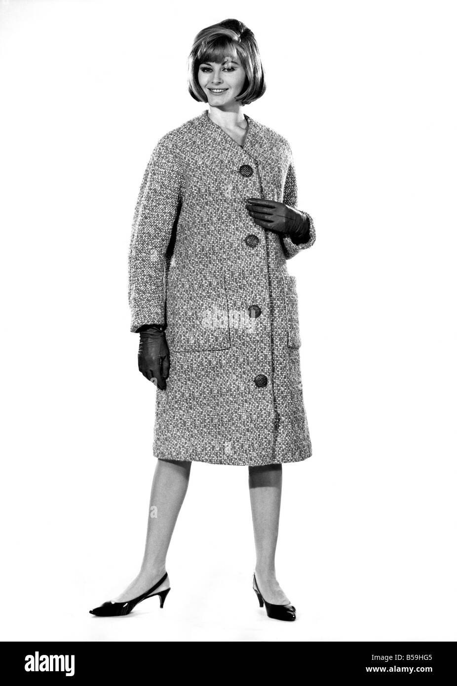 Sveglia Mode: Margaret Lorraine la modellazione di un cappotto invernale. Agosto 1964 P007536 Foto Stock