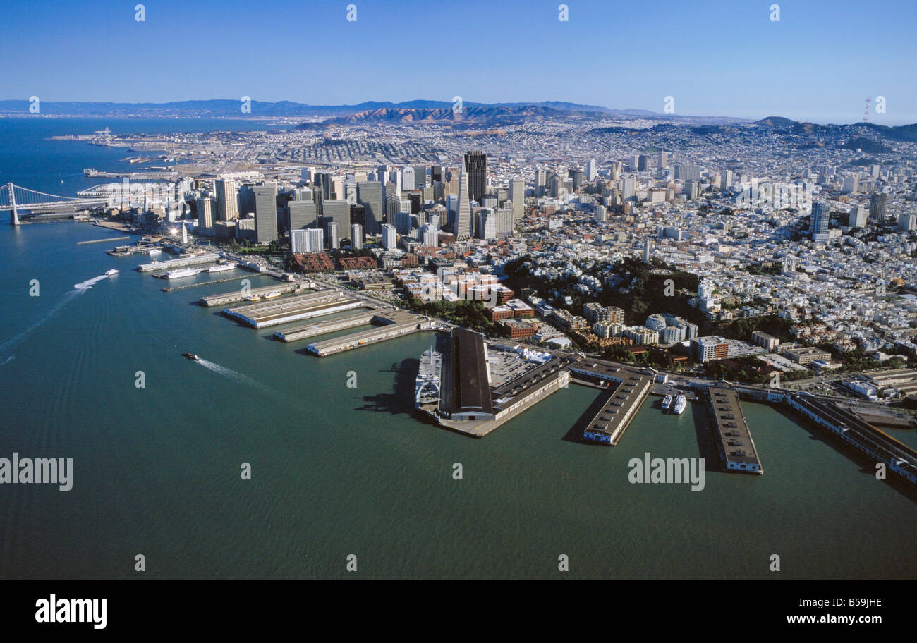 Antenna oveview sopra San Francisco waterfront piers Foto Stock