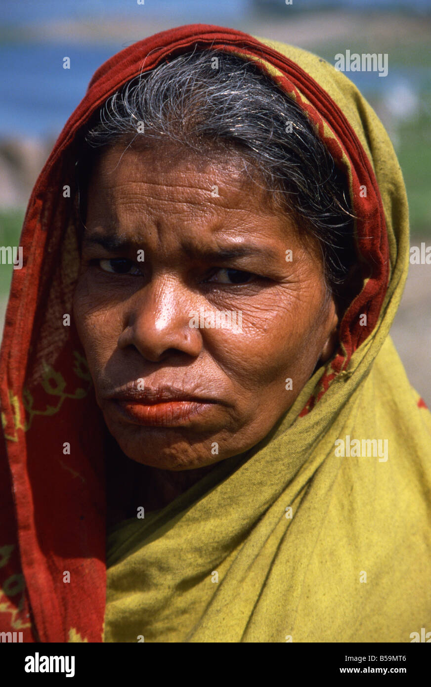 Ritratti di una donna da una baraccopoli, Dhaka, Bangladesh Foto Stock