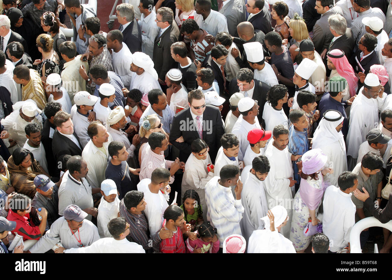 La folla in Dubai Emirati Arabi Uniti Foto Stock