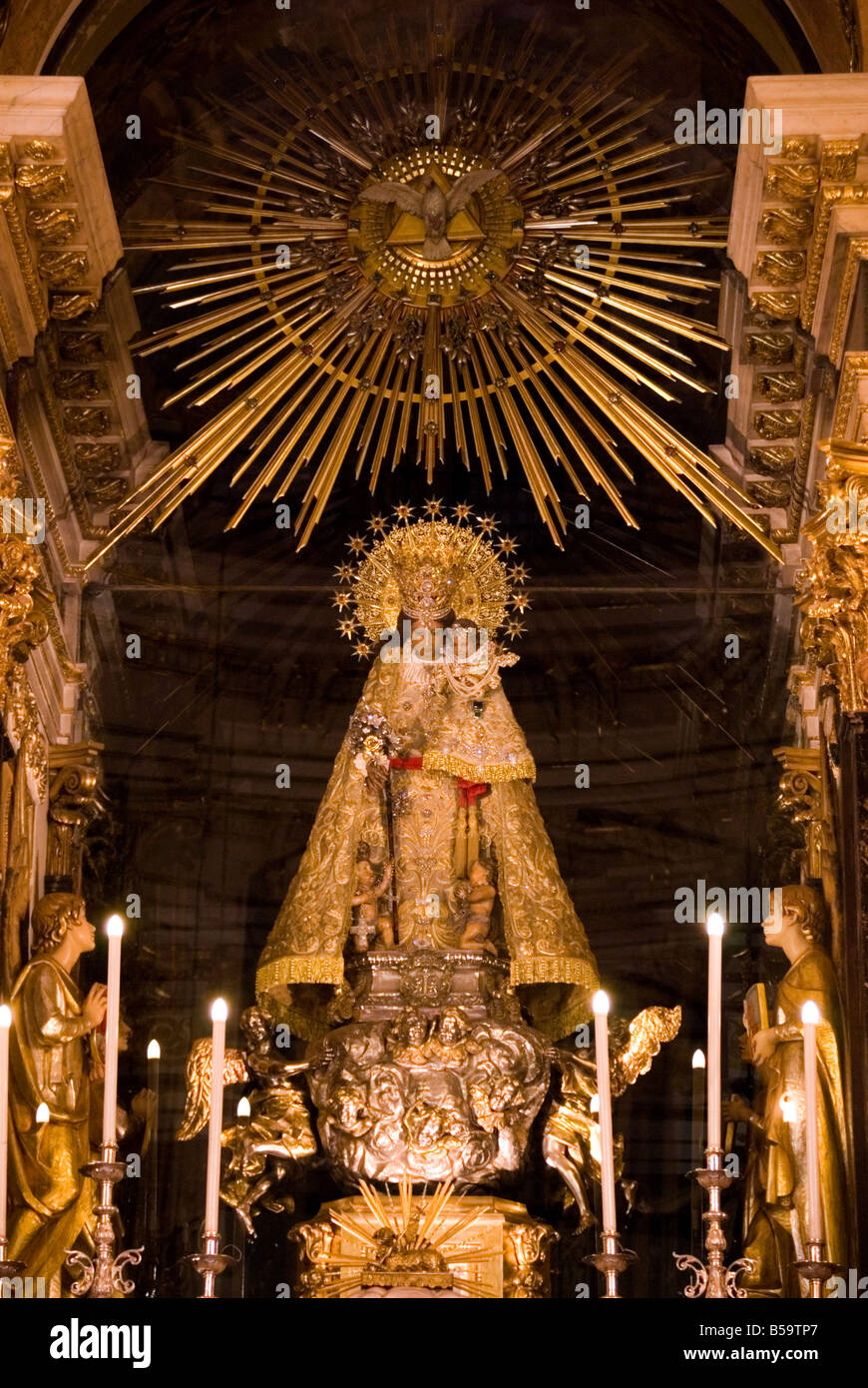 La statua di sacro e santo patrono della città di Valencia all'interno della Basilica della città Valencia Spagna Foto Stock