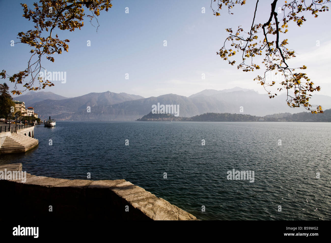 Panorama sulla penisola di Bellagio da Tremezzo, Como, Italia Foto Stock