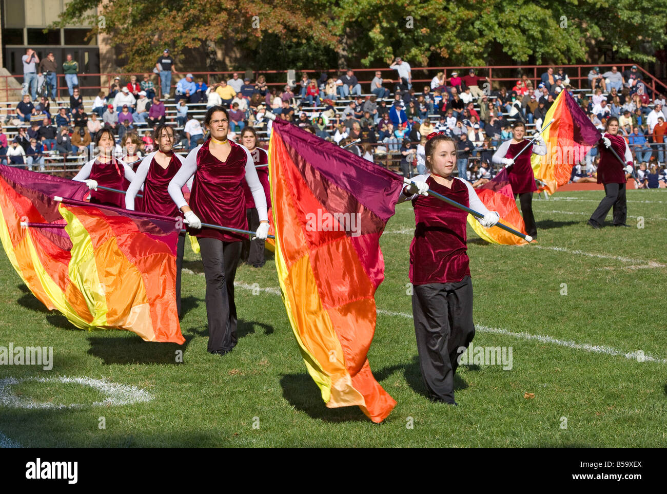 Bandiera ragazze Highschool Marching Band Foto Stock