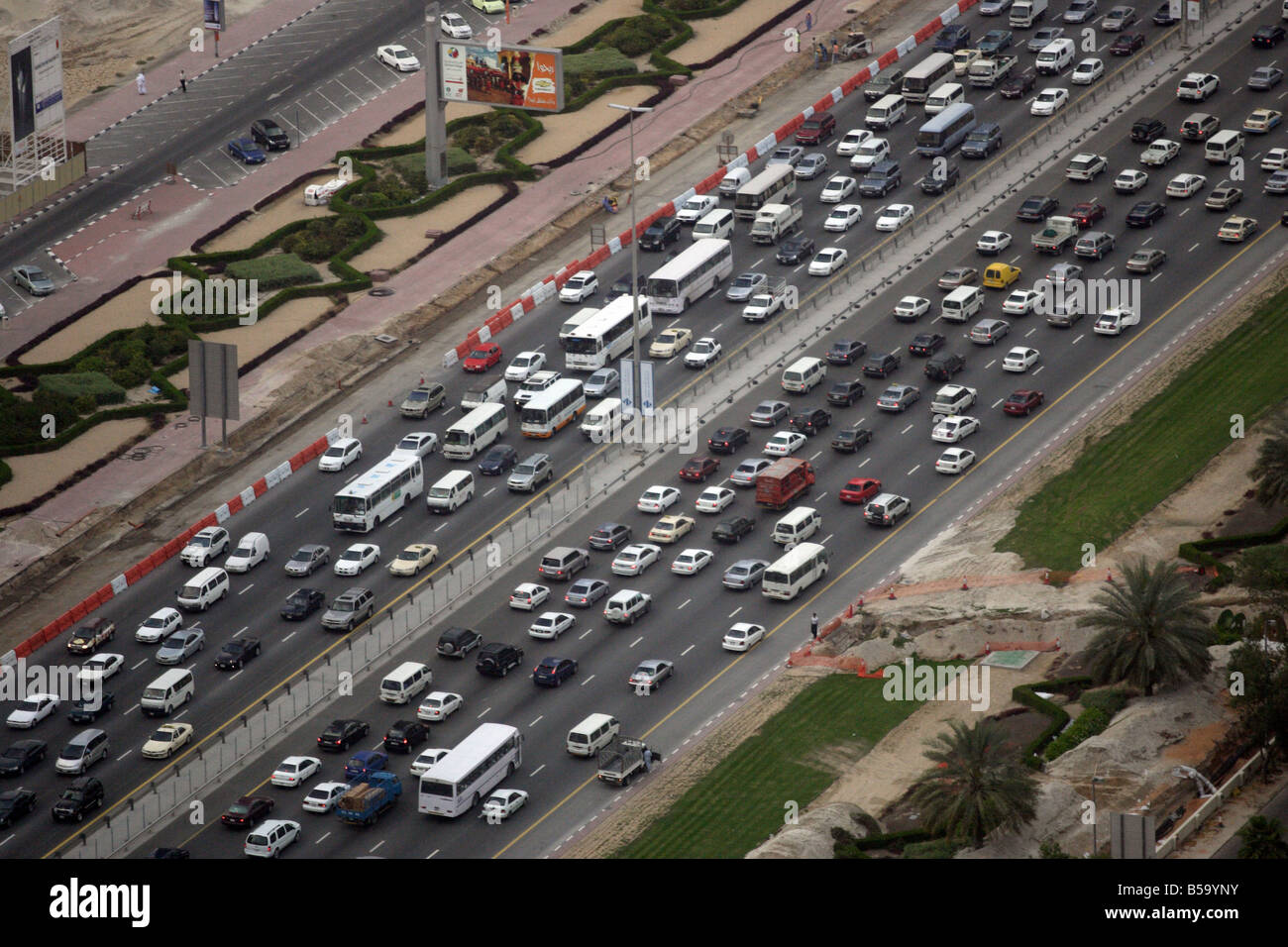 Inceppamento di traffico su Sheikh Zayed Road, Dubai, Emirati Arabi Uniti Foto Stock