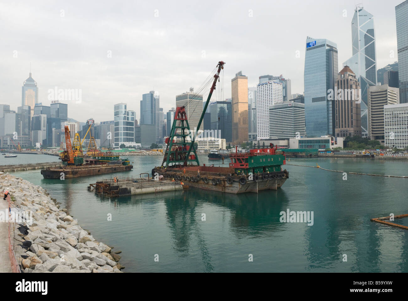 Opere di bonifica in corso in centrale, Isola di Hong Kong, Hong Kong, Cina Foto Stock