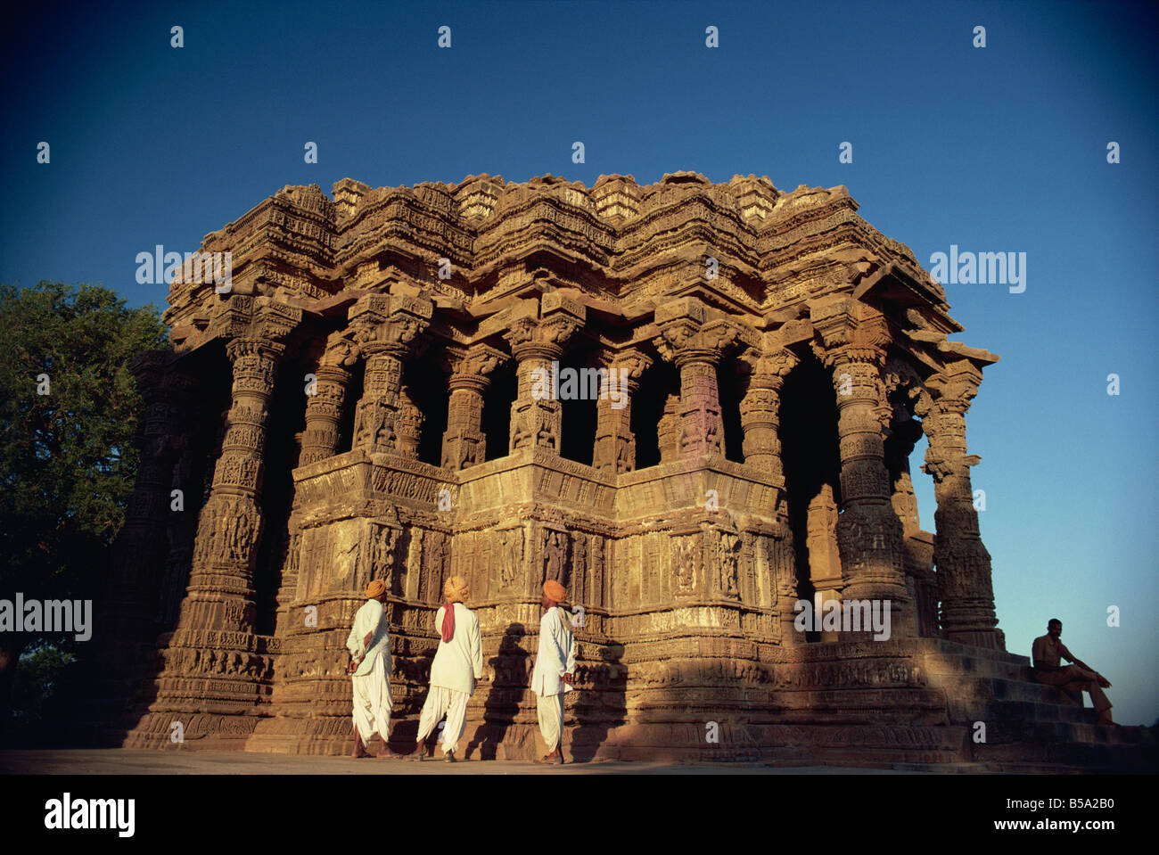 Il Tempio del Sole , costruito da Re Bhimbev nel XI secolo Modhera nello Stato di Gujarat India Asia Foto Stock