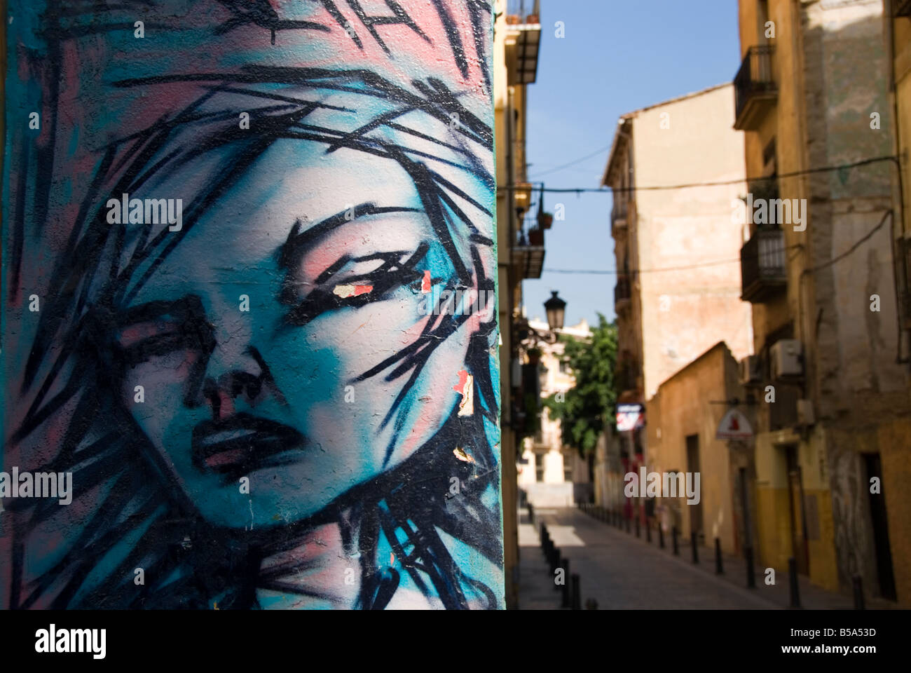 Graffiti nello storico quartiere gotico di El Carmen nella zona centrale di Valencia Spagna Foto Stock