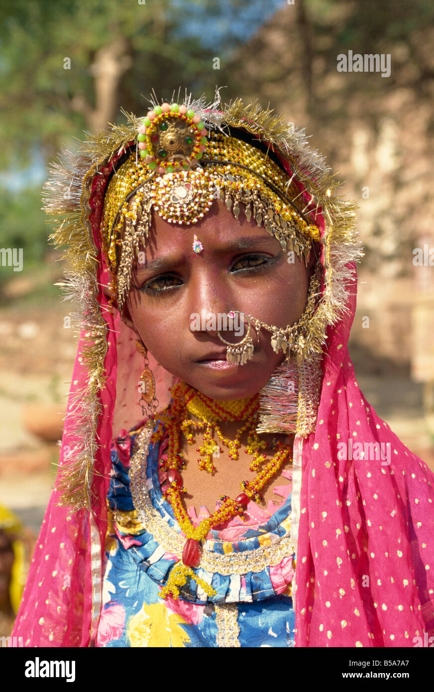 Bambino ballerino in fort Jodhpur Rajasthan India Asia Foto Stock