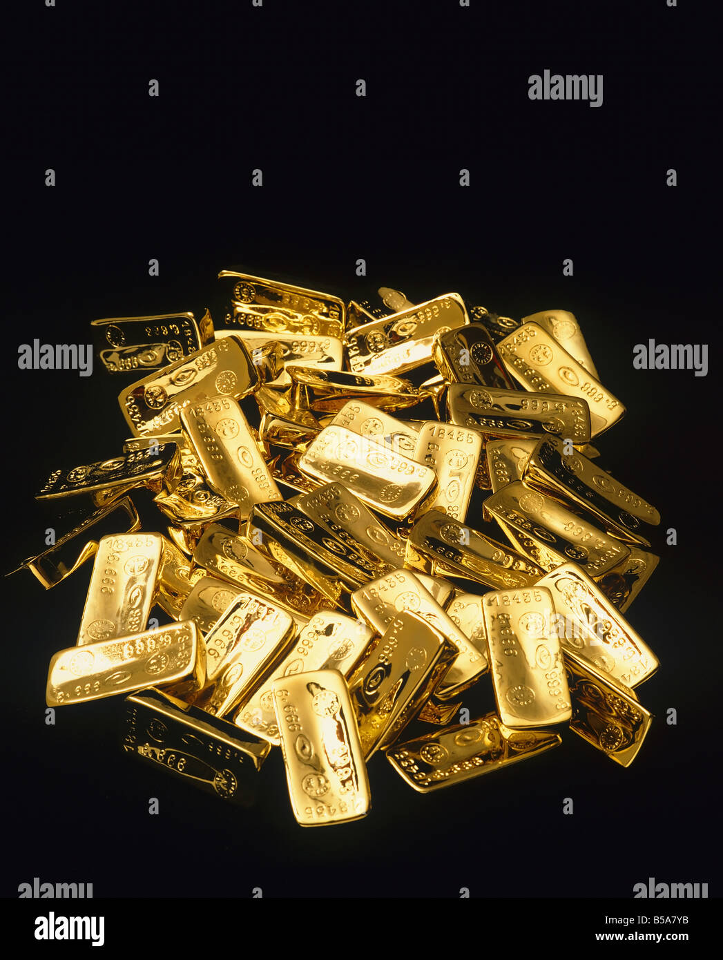 Barre di oro su sfondo nero Foto Stock