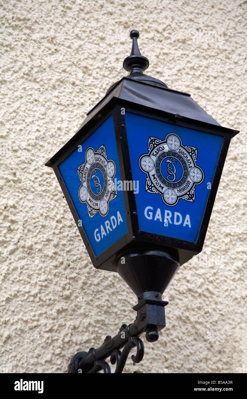 Stazione di polizia lampada, Adare Village, County Limerick, Munster, Repubblica di Irlanda, Europa Foto Stock