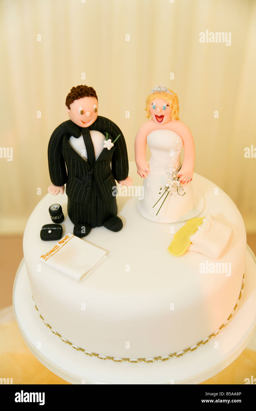 Funny wedding cake immagini e fotografie stock ad alta risoluzione - Alamy