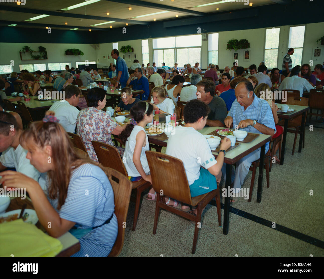 Tipica sala da pranzo in un kibbutz, Israele, Medio Oriente Foto Stock