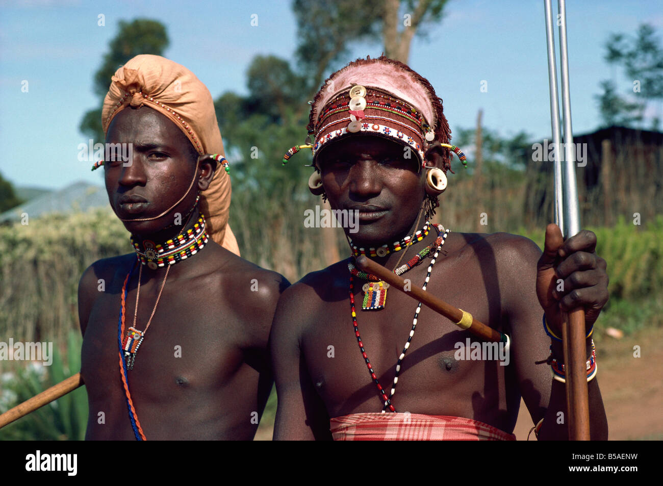 Samburu uomini nella zona settentrionale, Kenya, Africa orientale, Africa Foto Stock