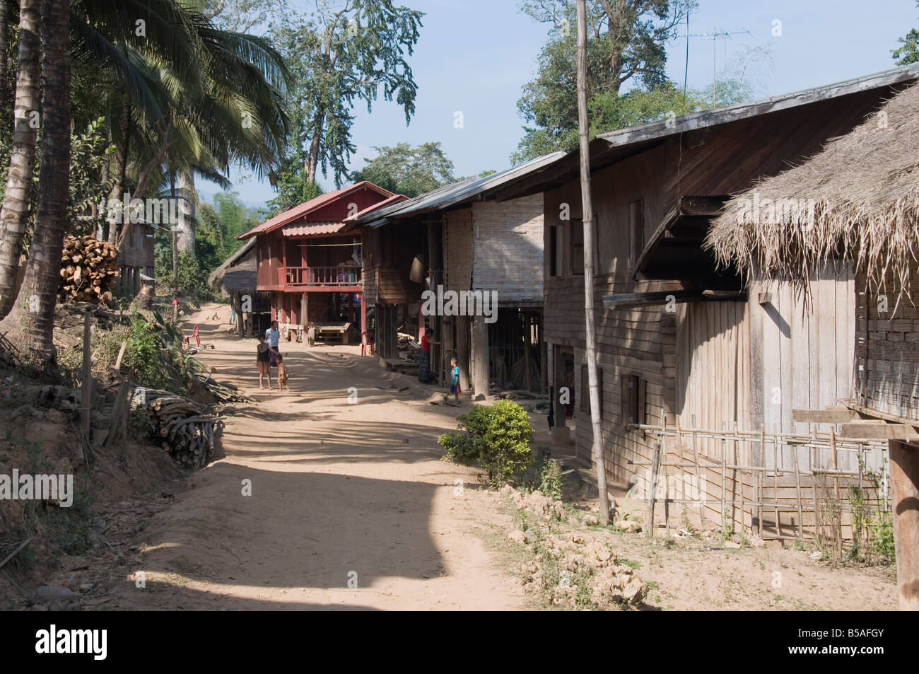 Gom Dturn, a Lao Luong villaggio nella zona del Triangolo d'oro di Laos, Indocina, sud-est asiatico Foto Stock Gom Dturn, a Lao Luong villaggio nella zona del Triangolo d'oro di Laos, Indocina, sud-est asiatico Foto Stock