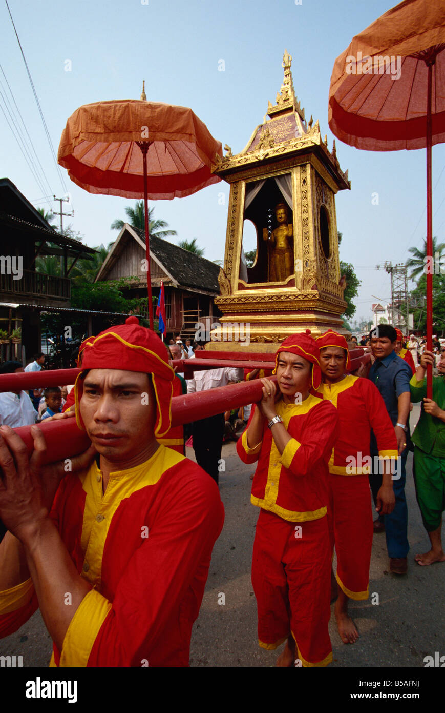 Buddha Phra Bang immagine in processione Luang Prabang Laos Indocina Asia del sud-est asiatico Foto Stock