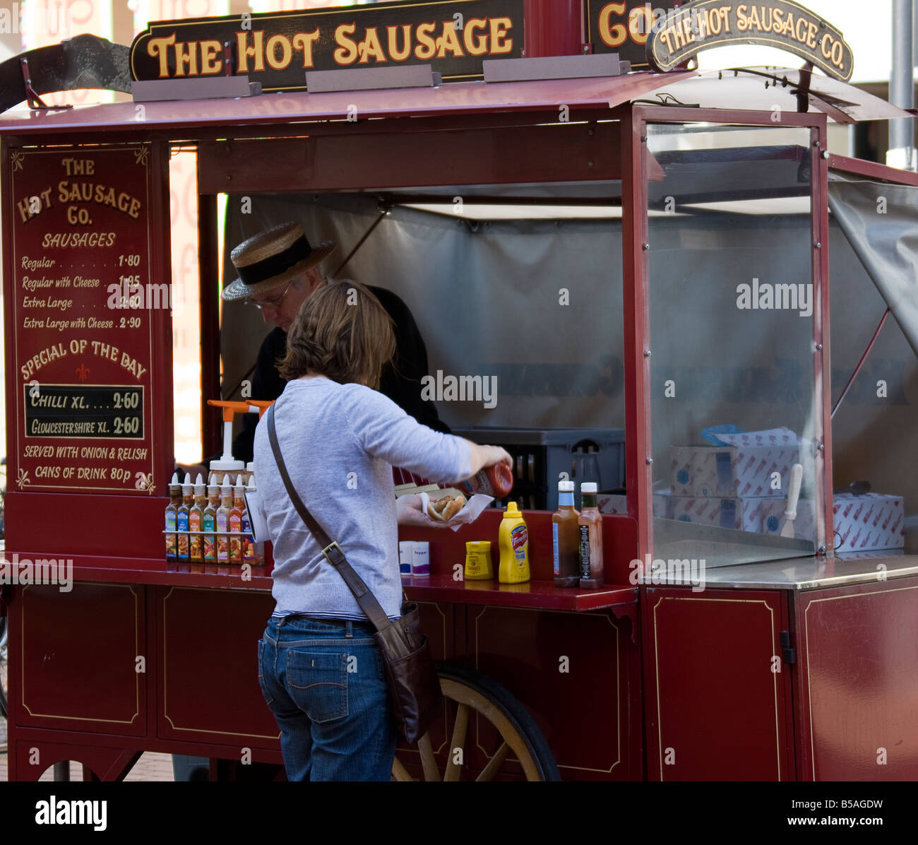 Il fast food a un hot dog stallo, la salsiccia calda Co. Foto Stock