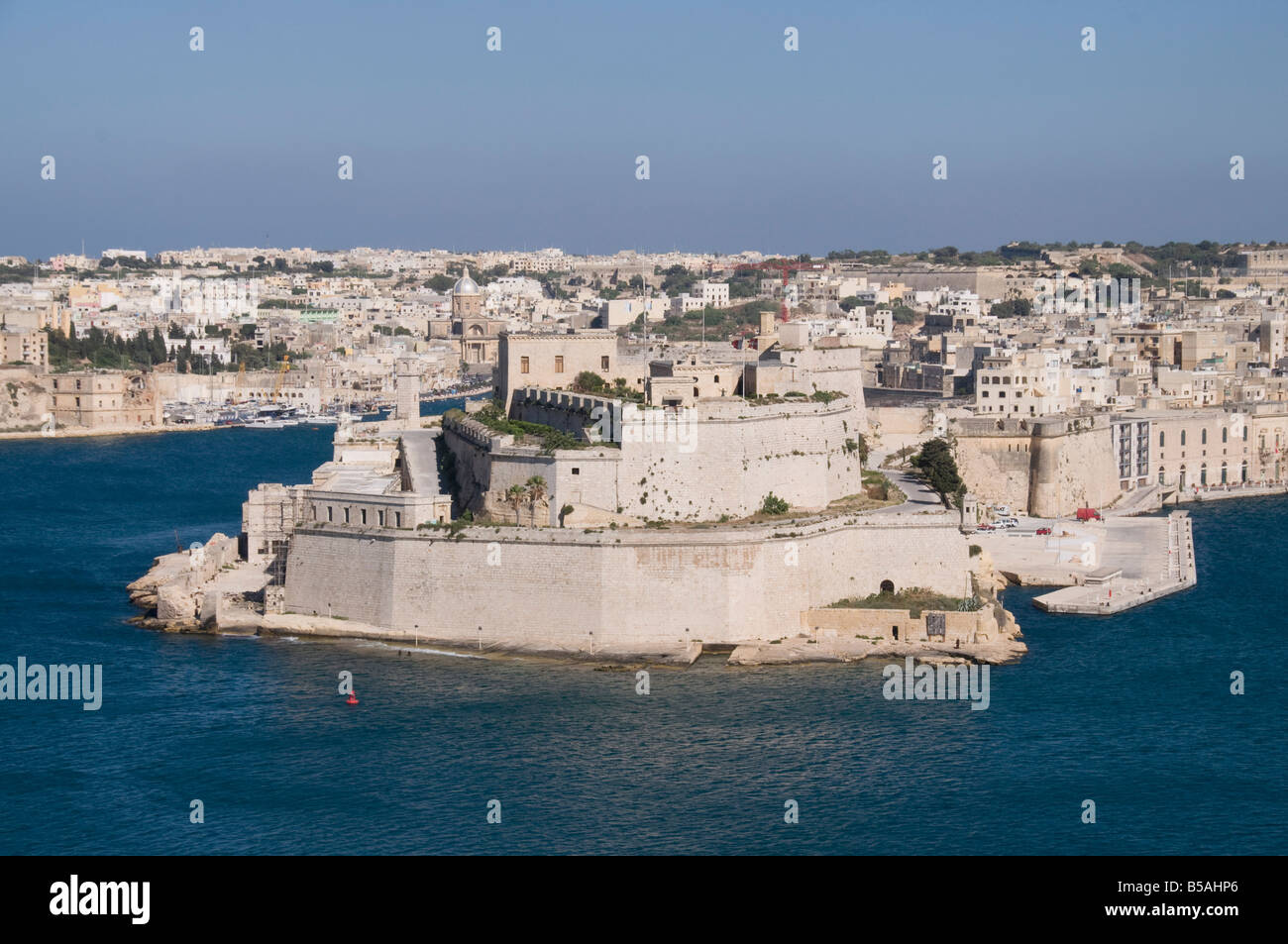 Vista del Grand Harbour e la città di Vittoriosa con il Forte Sant'Angelo, La Valletta, Malta, Mediterranea Foto Stock