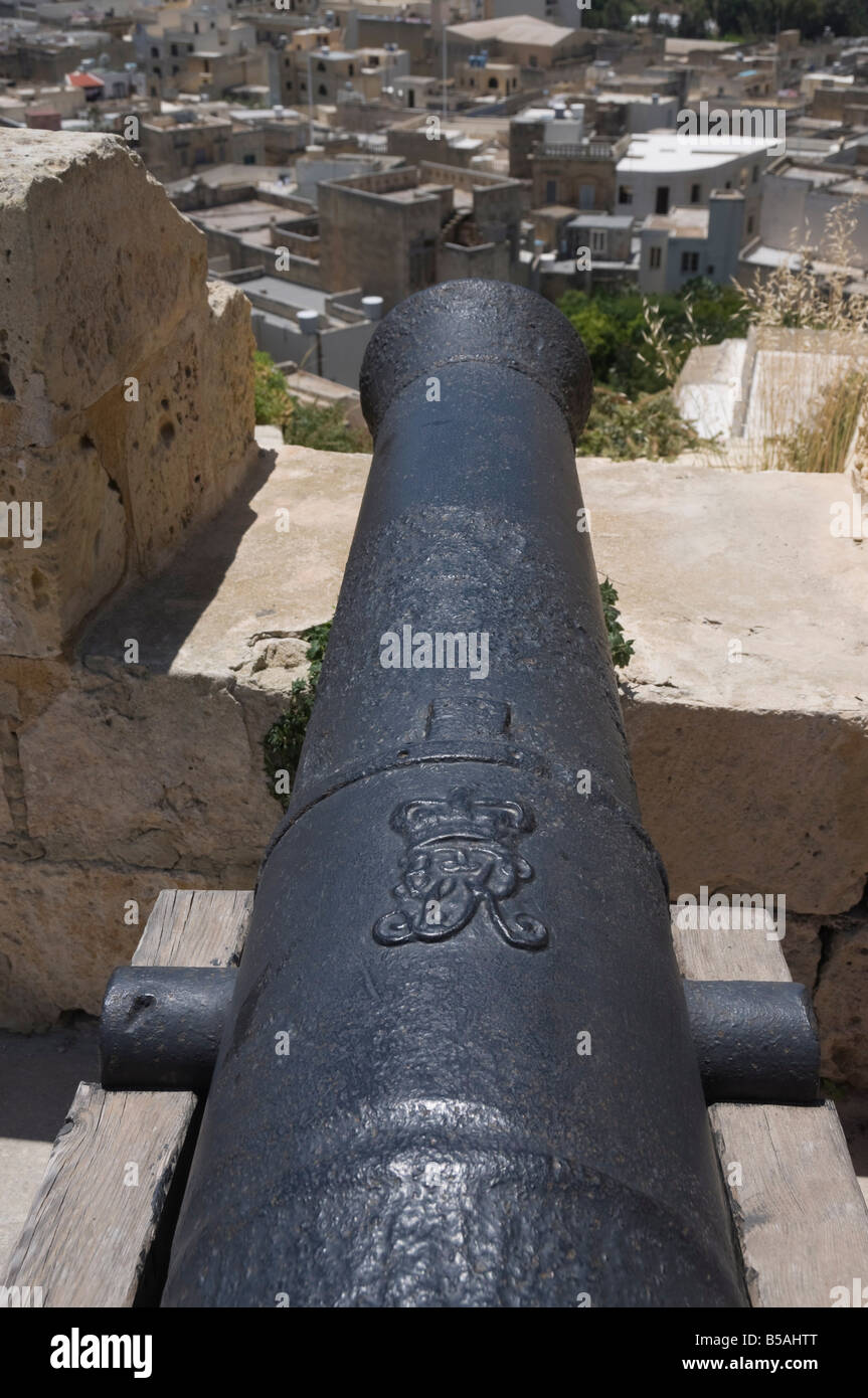 Il cannone sui bastioni della cittadella, Victoria (Rabat), Gozo, Malta, Europa Foto Stock