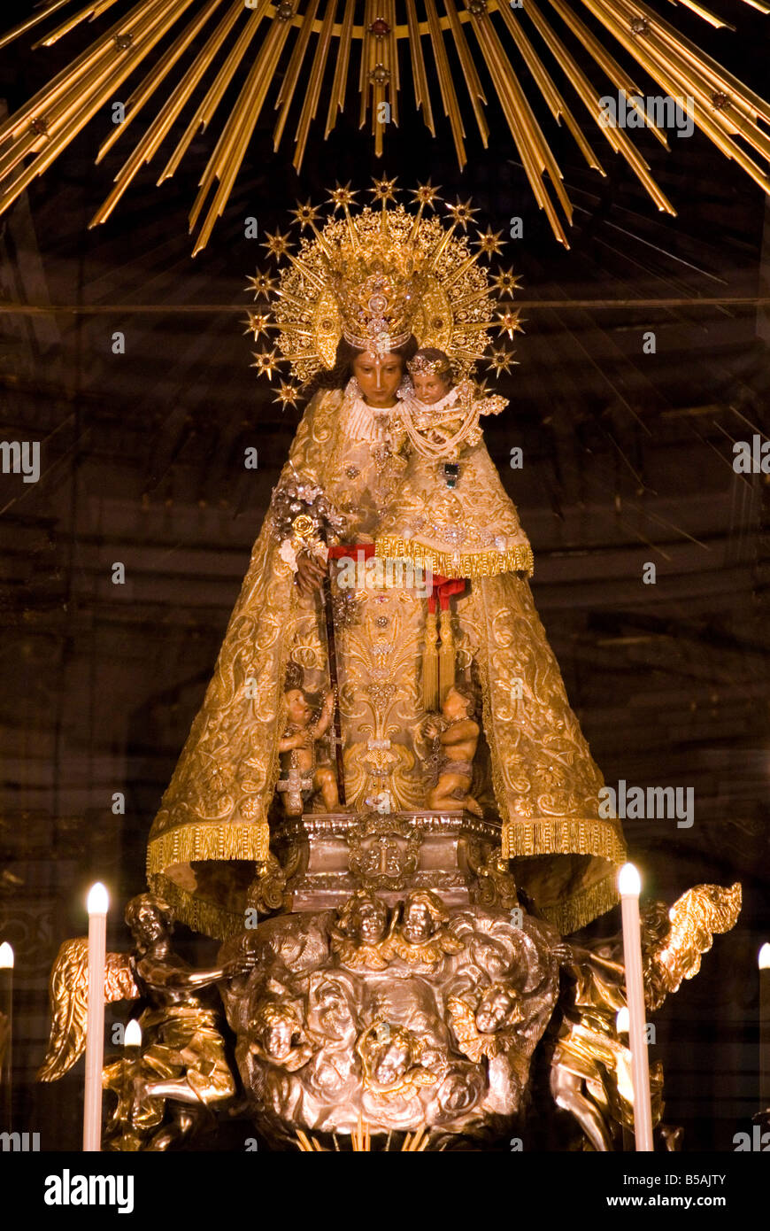 La statua di sacro e santo patrono della città di Valencia all'interno della Basilica della città Valencia Spagna Foto Stock